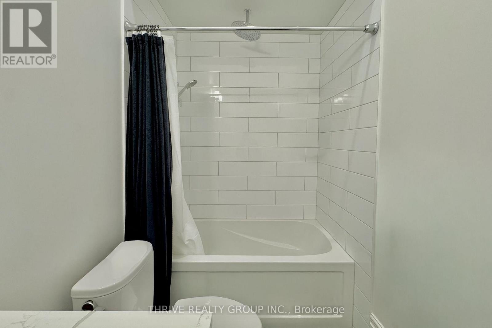 16 Horn Street, London South (South F), ON - Indoor Photo Showing Bathroom