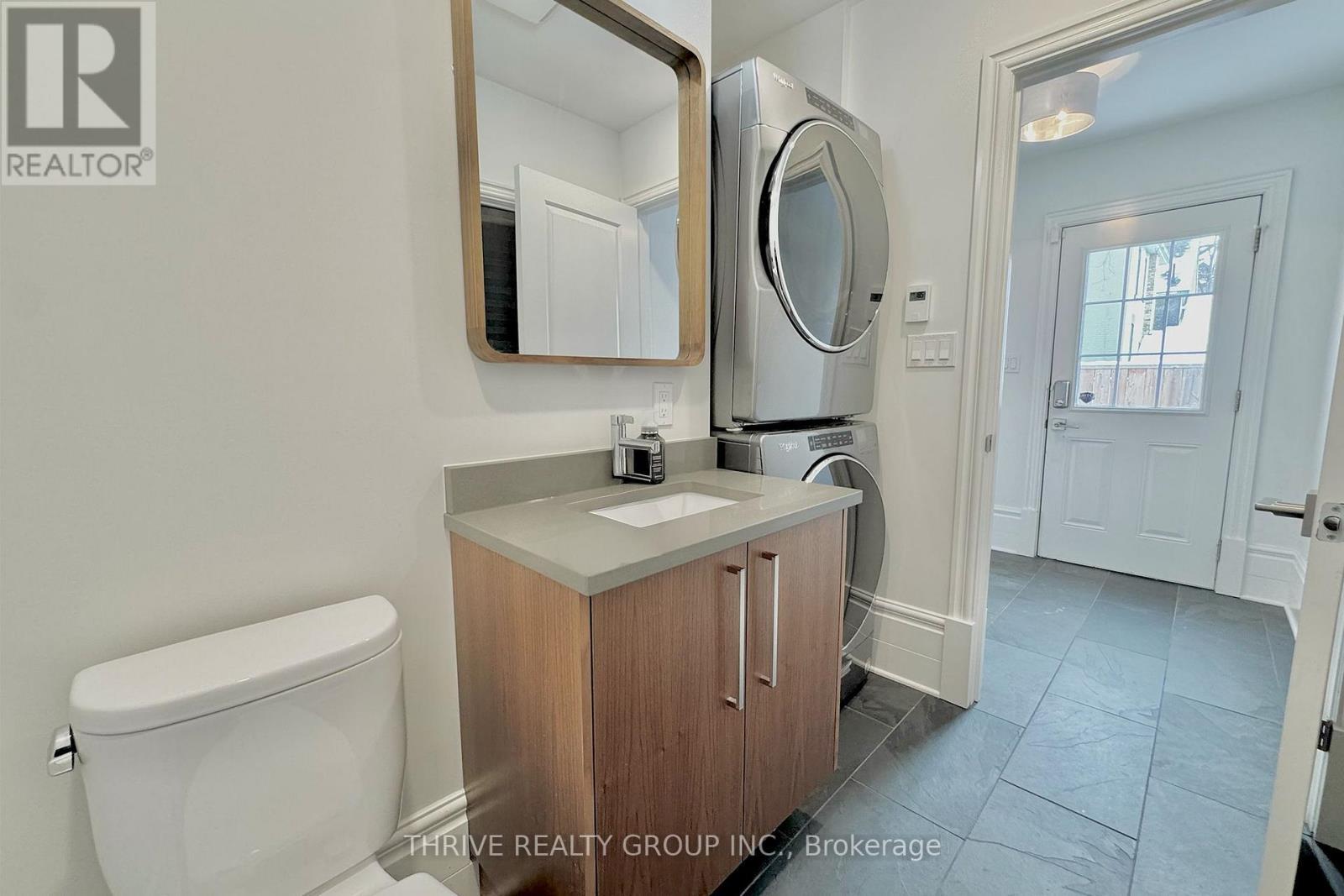 16 Horn Street, London South (South F), ON - Indoor