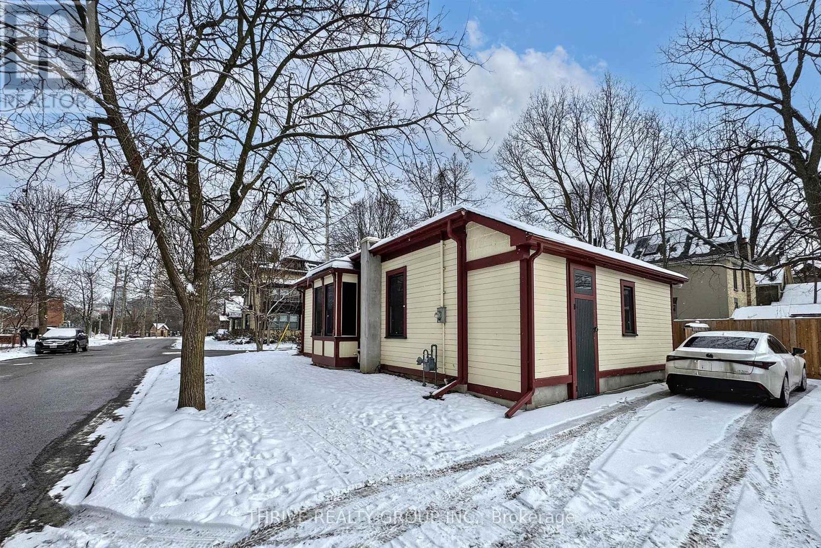 16 Horn Street, London South (South F), ON - Outdoor