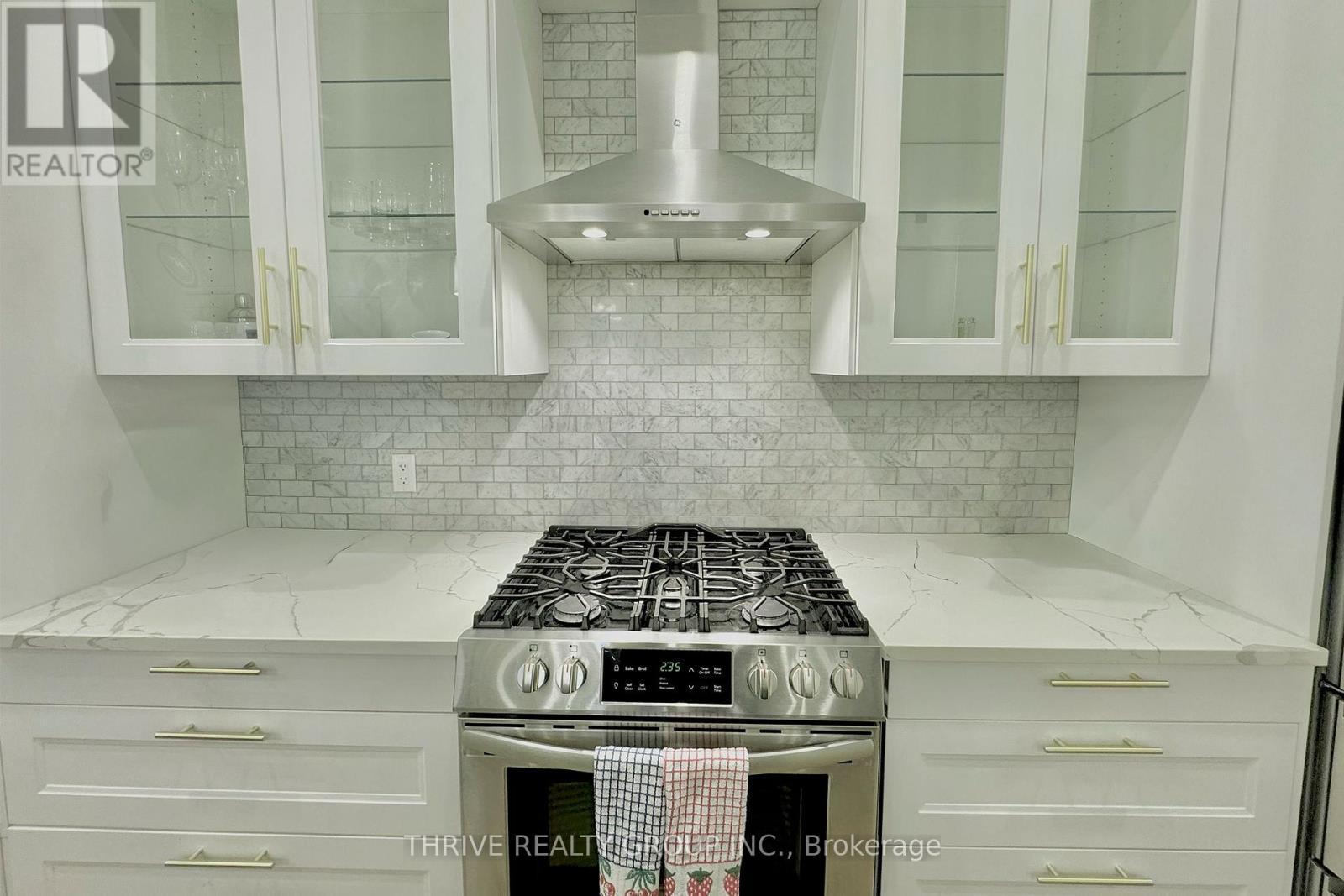 16 Horn Street, London South (South F), ON - Indoor Photo Showing Kitchen With Upgraded Kitchen