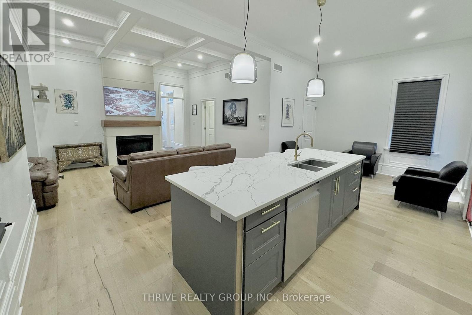 16 Horn Street, London South (South F), ON - Indoor With Fireplace