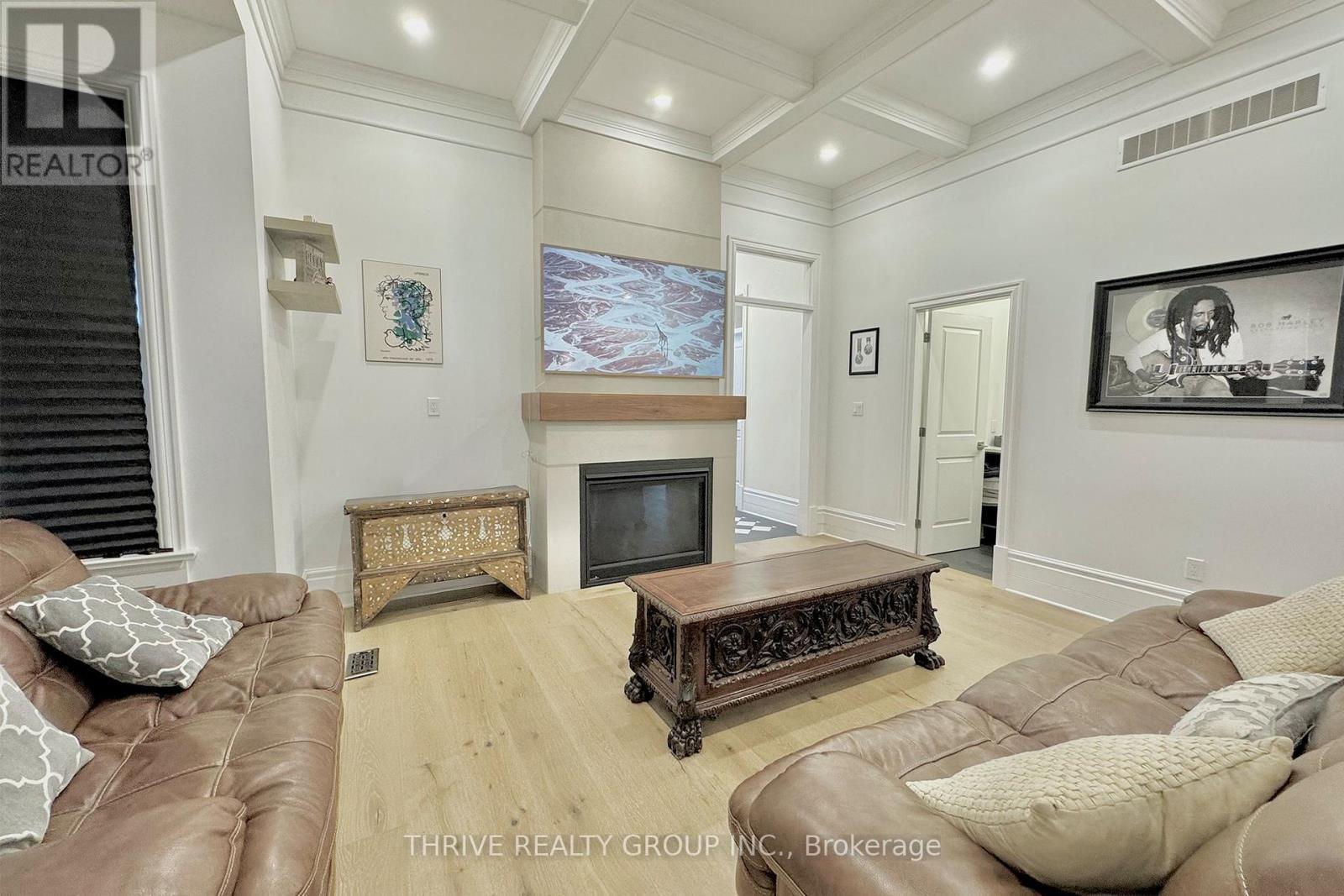 16 Horn Street, London South (South F), ON - Indoor Photo Showing Other Room With Fireplace