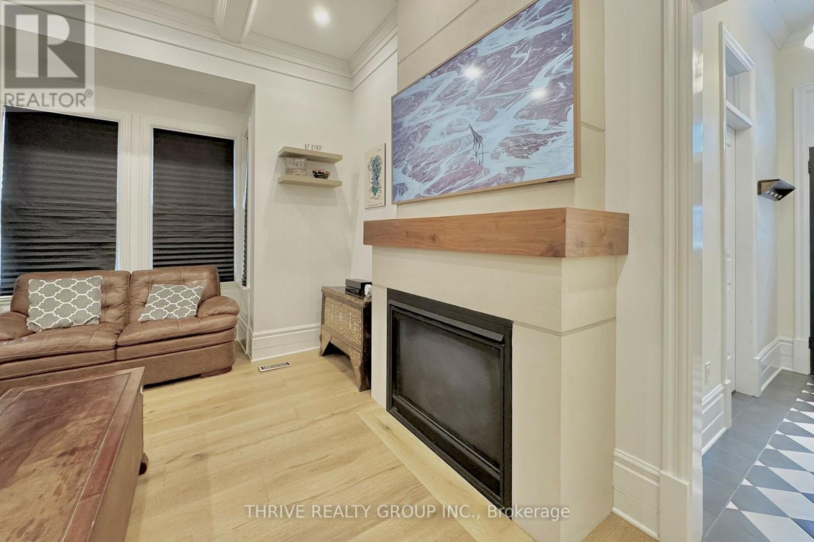 16 Horn Street, London South (South F), ON - Indoor With Fireplace
