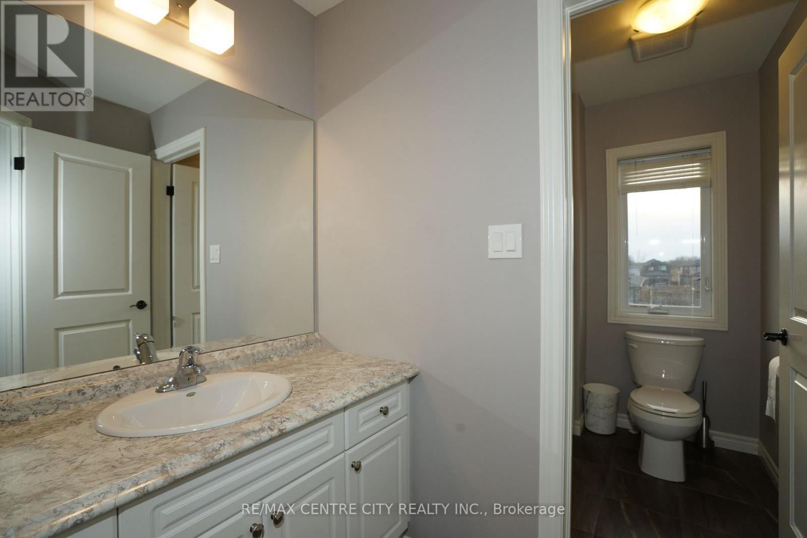 471 Sophia Crescent, London North (North I), ON - Indoor Photo Showing Bathroom