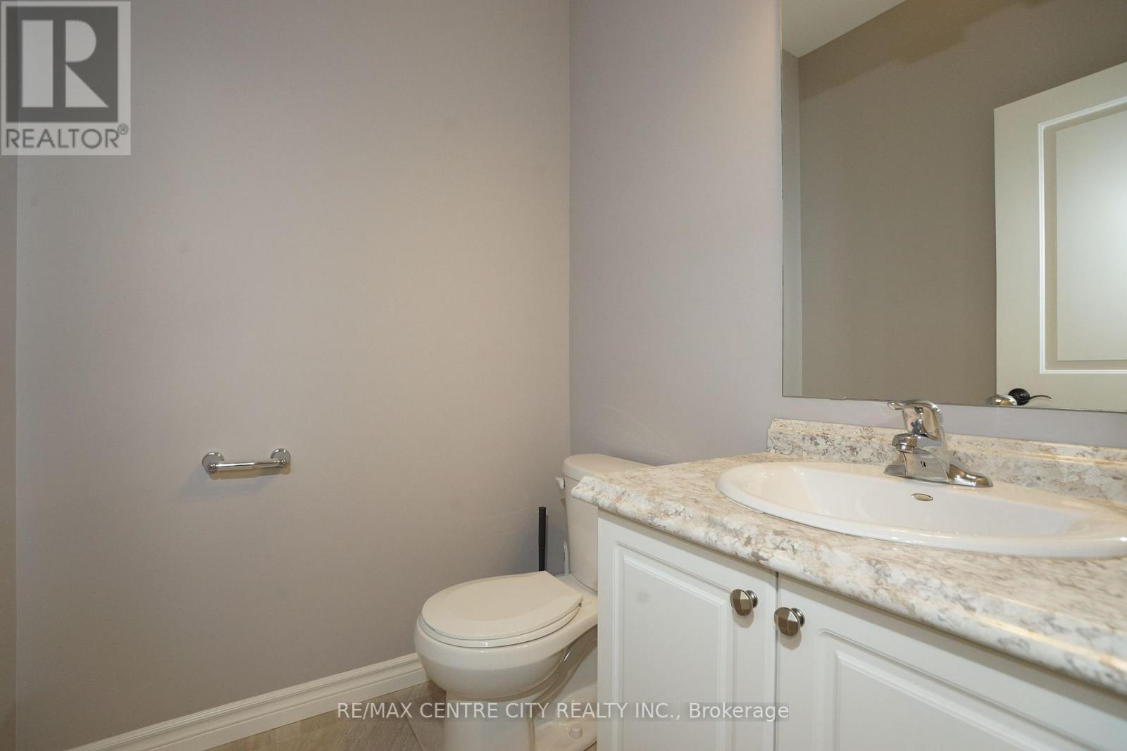 471 Sophia Crescent, London North (North I), ON - Indoor Photo Showing Bathroom