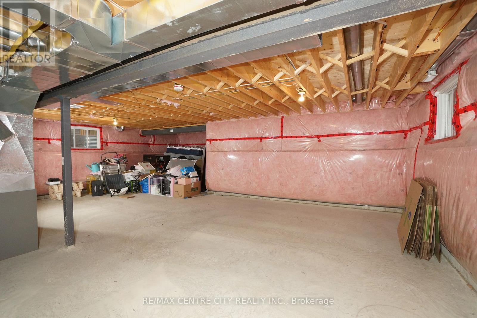 471 Sophia Crescent, London North (North I), ON - Indoor Photo Showing Garage