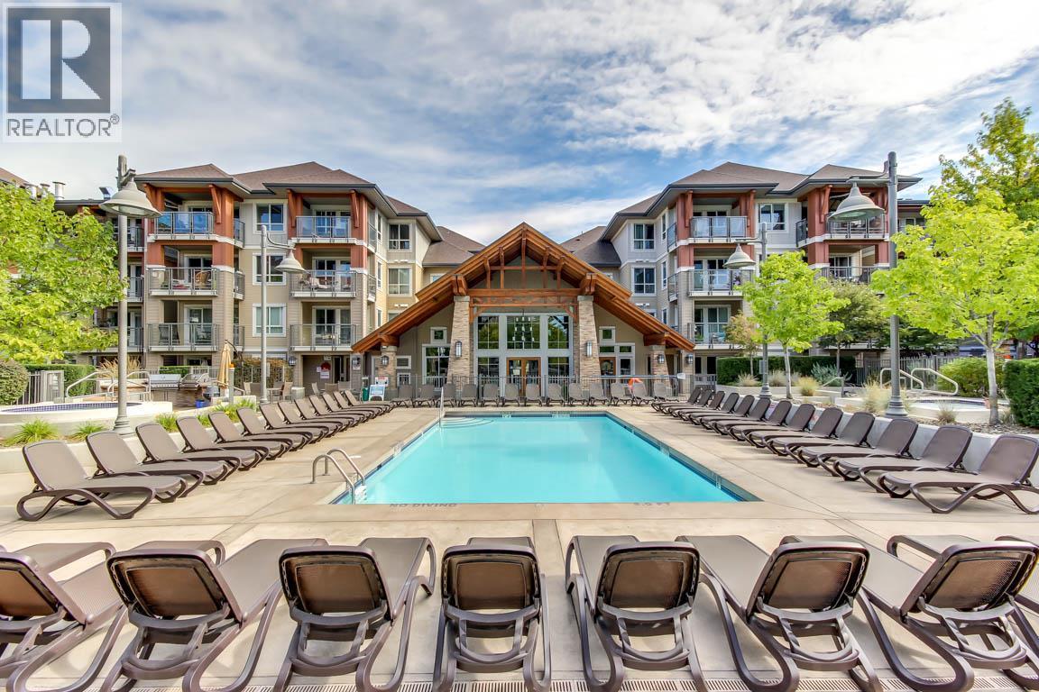 1099 Sunset Drive Unit# 334, Kelowna, BC - Outdoor With In Ground Pool