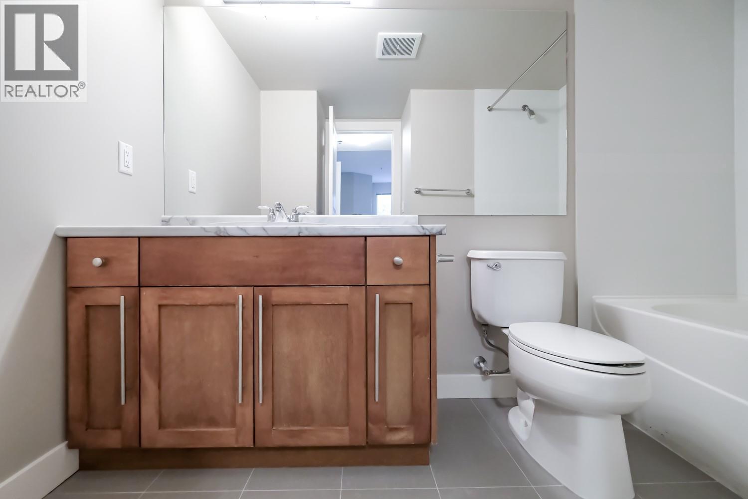 1099 Sunset Drive Unit# 334, Kelowna, BC - Indoor Photo Showing Bathroom