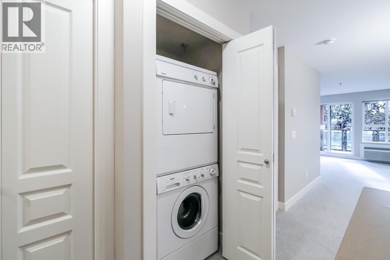 1099 Sunset Drive Unit# 334, Kelowna, BC - Indoor Photo Showing Laundry Room