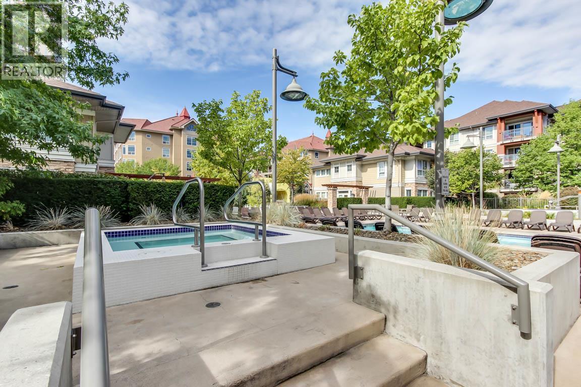 1099 Sunset Drive Unit# 334, Kelowna, BC - Outdoor With In Ground Pool