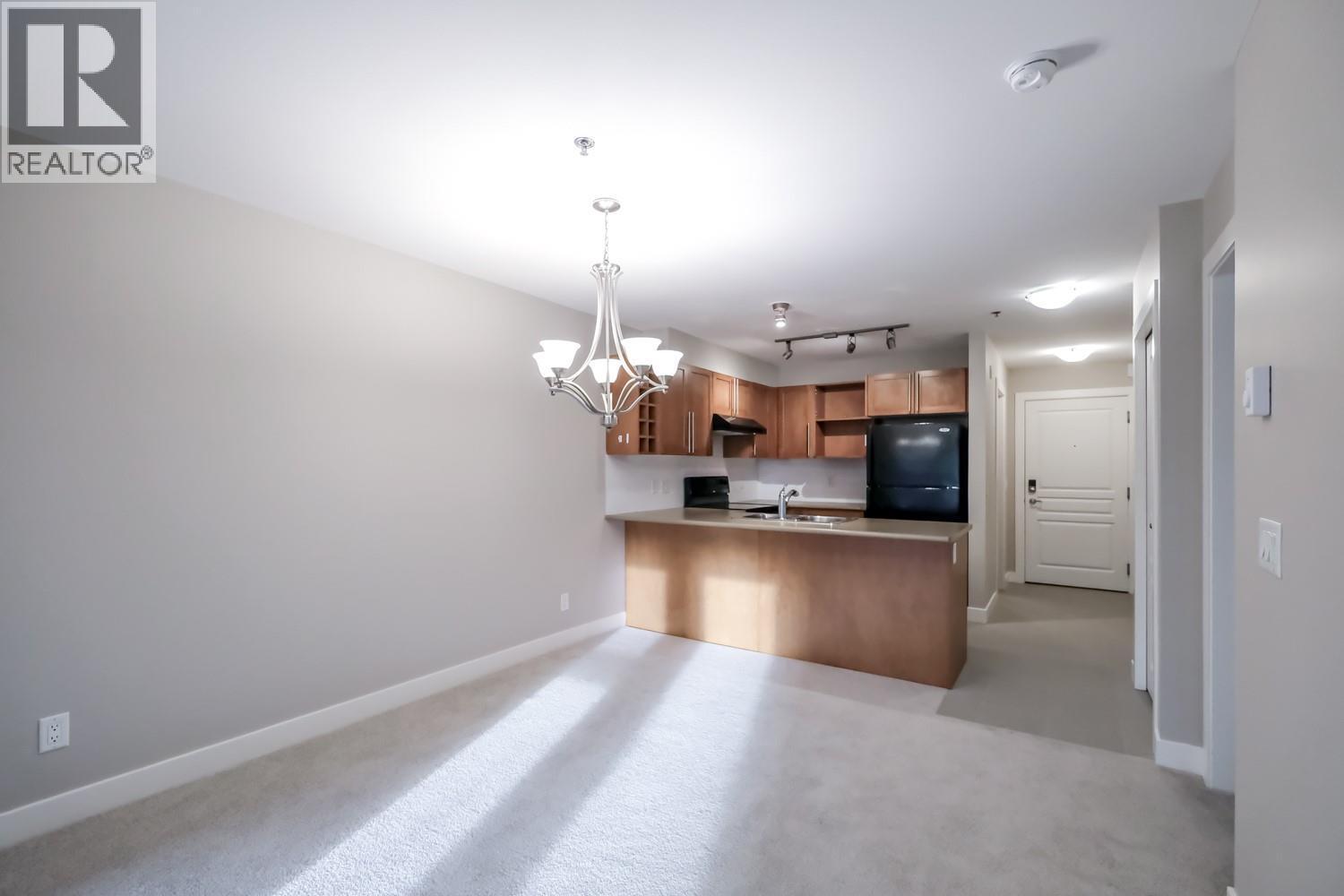 1099 Sunset Drive Unit# 334, Kelowna, BC - Indoor Photo Showing Kitchen