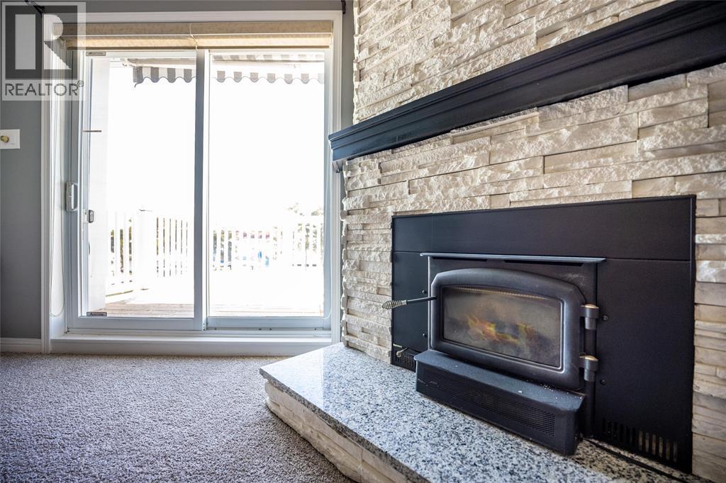 1500 Venetian Boulevard Unit# W-29, Point Edward, ON - Indoor Photo Showing Living Room With Fireplace