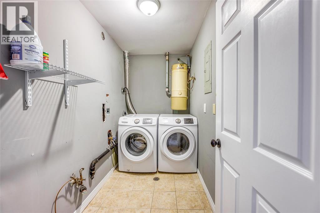 1500 Venetian Boulevard Unit# W-29, Point Edward, ON - Indoor Photo Showing Laundry Room