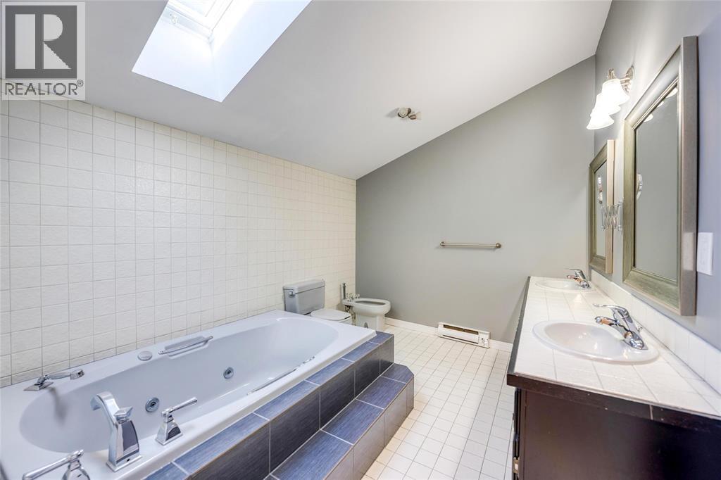 1500 Venetian Boulevard Unit# W-29, Point Edward, ON - Indoor Photo Showing Bathroom