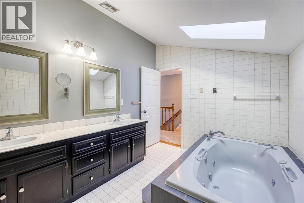 1500 Venetian Boulevard Unit# W-29, Point Edward, ON - Indoor Photo Showing Bathroom