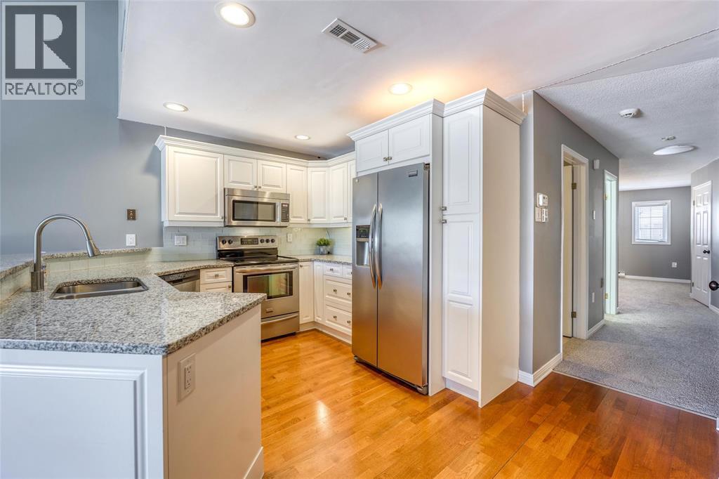 1500 Venetian Boulevard Unit# W-29, Point Edward, ON - Indoor Photo Showing Kitchen With Double Sink With Upgraded Kitchen