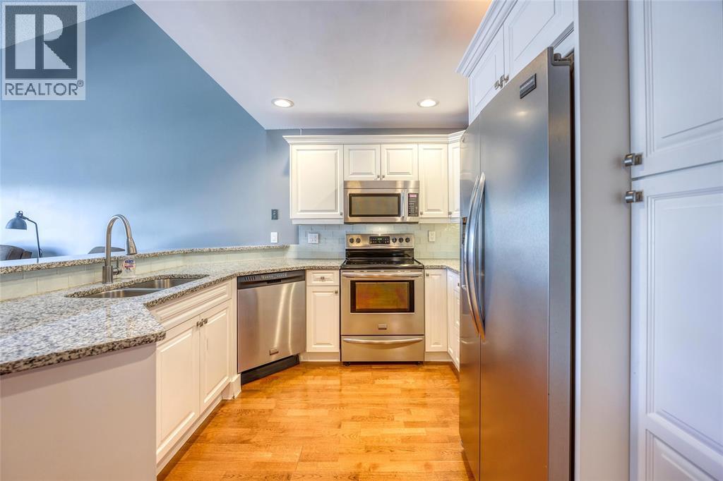 1500 Venetian Boulevard Unit# W-29, Point Edward, ON - Indoor Photo Showing Kitchen With Double Sink