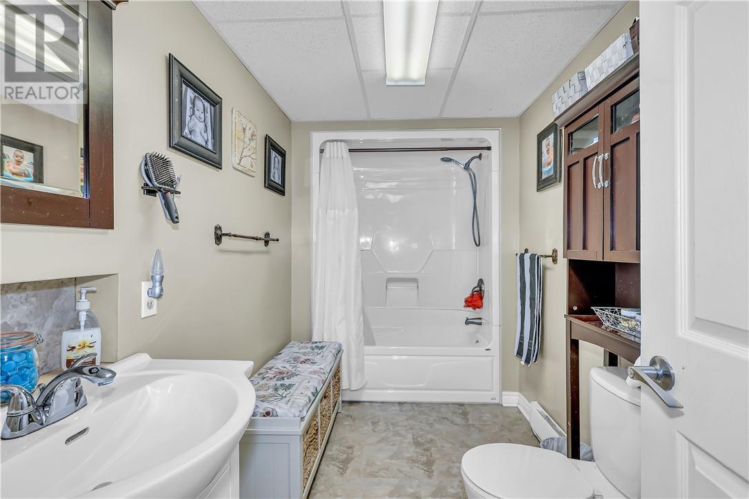 17 Campbell Street, Little Current, ON - Indoor Photo Showing Bathroom