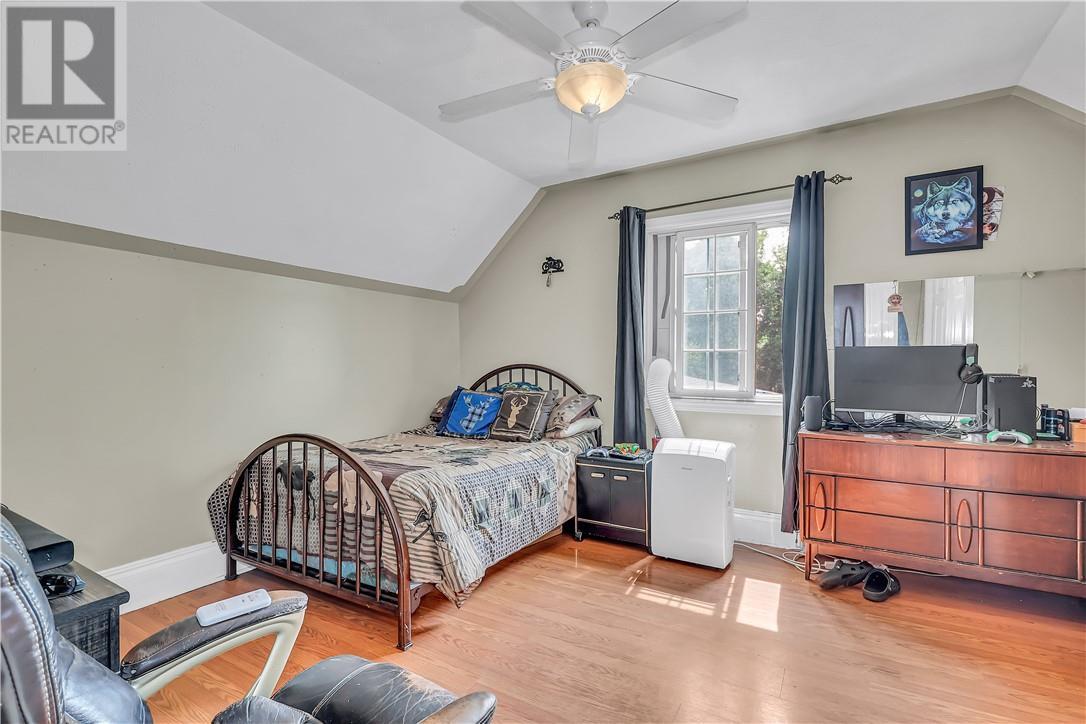 17 Campbell Street, Little Current, ON - Indoor Photo Showing Bedroom