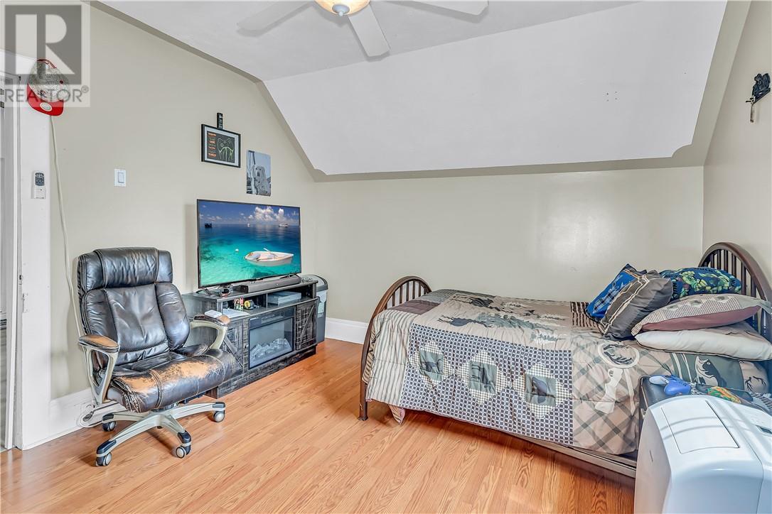 17 Campbell Street, Little Current, ON - Indoor Photo Showing Bedroom