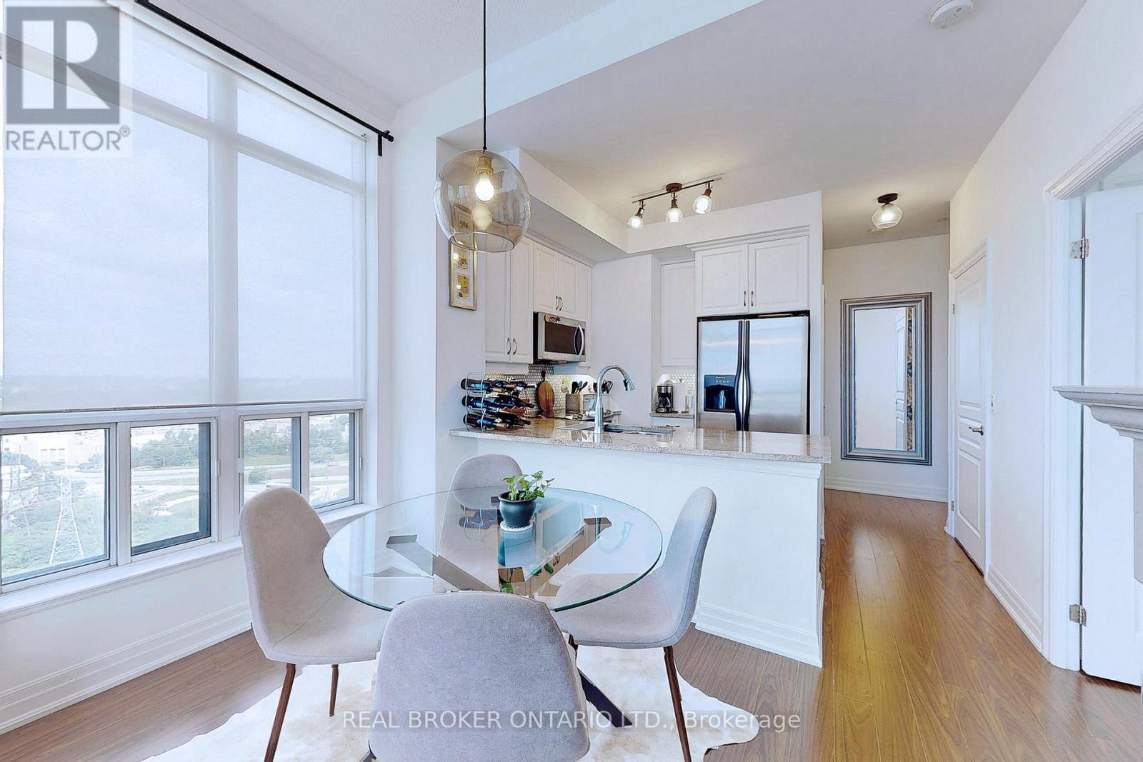 Ph7 - 2087 Lake Shore Boulevard W, Toronto, ON - Indoor Photo Showing Dining Room