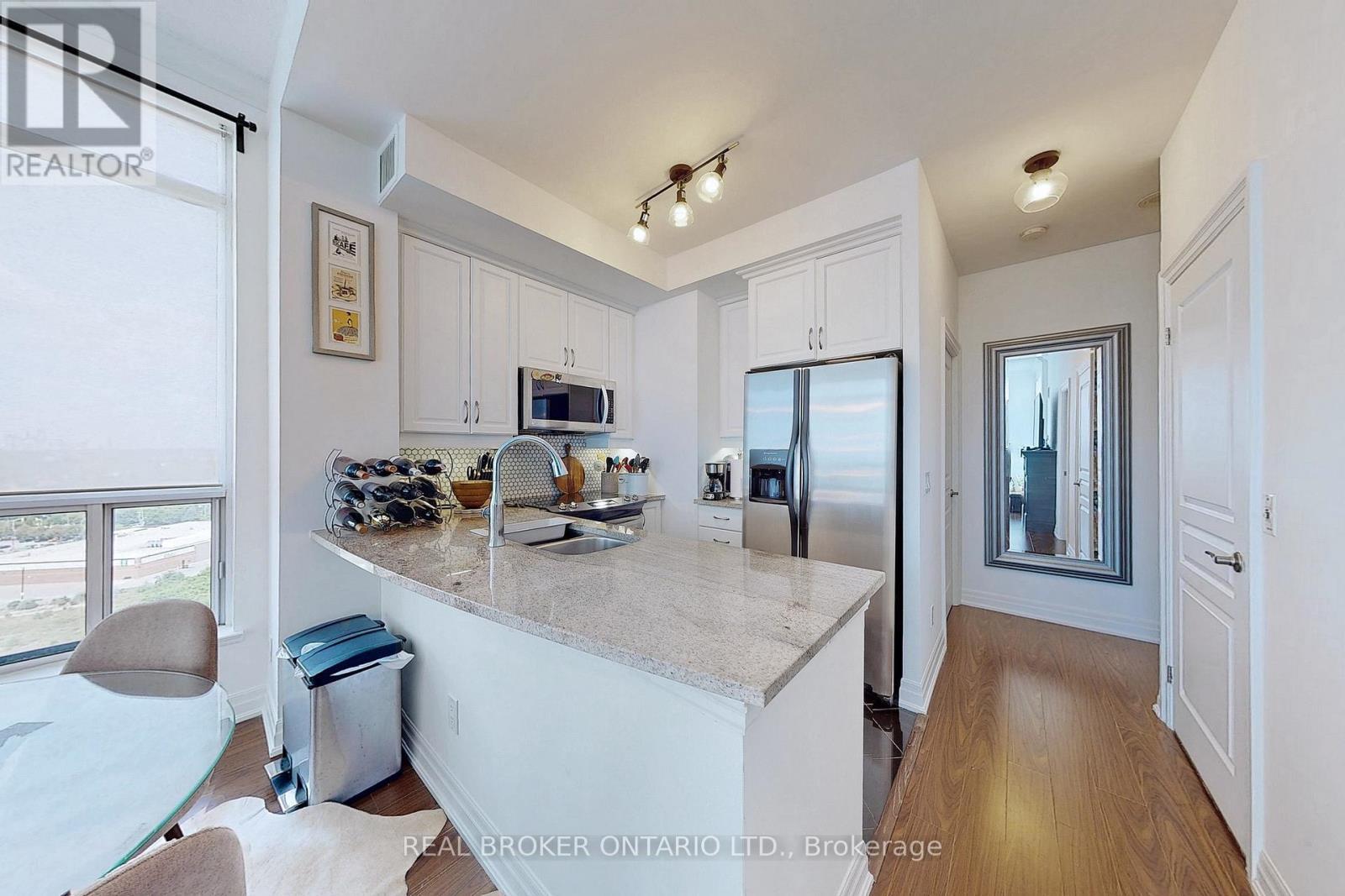 Ph7 - 2087 Lake Shore Boulevard W, Toronto, ON - Indoor Photo Showing Kitchen With Stainless Steel Kitchen With Double Sink With Upgraded Kitchen