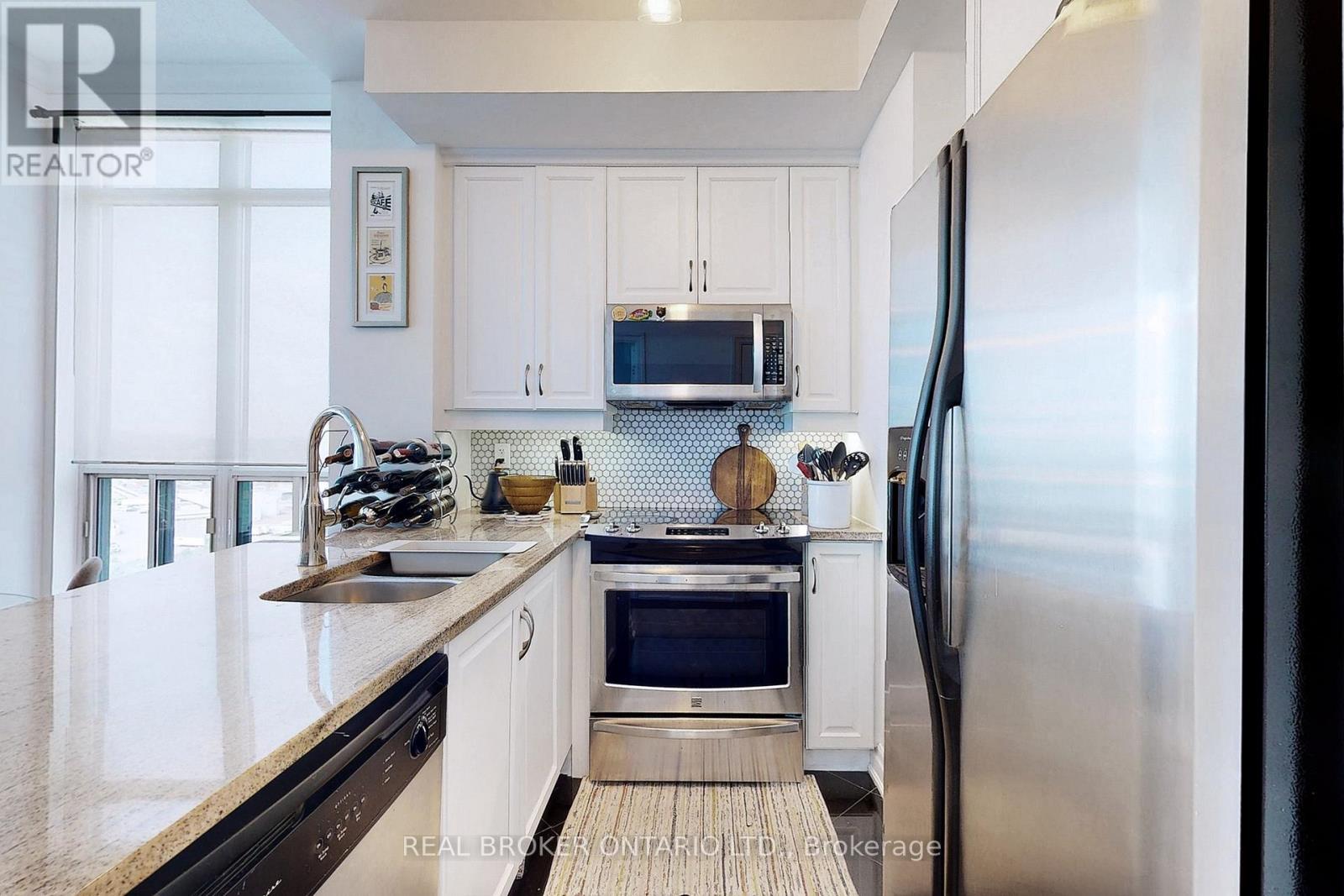 Ph7 - 2087 Lake Shore Boulevard W, Toronto, ON - Indoor Photo Showing Kitchen With Stainless Steel Kitchen With Double Sink With Upgraded Kitchen
