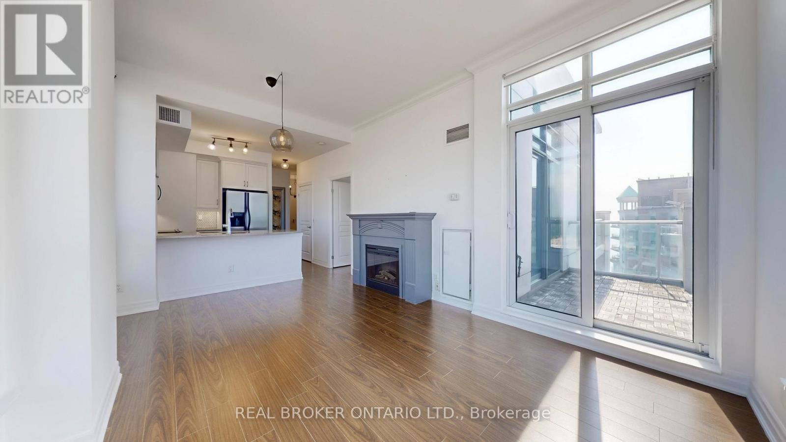 Ph7 - 2087 Lake Shore Boulevard W, Toronto, ON - Indoor With Fireplace