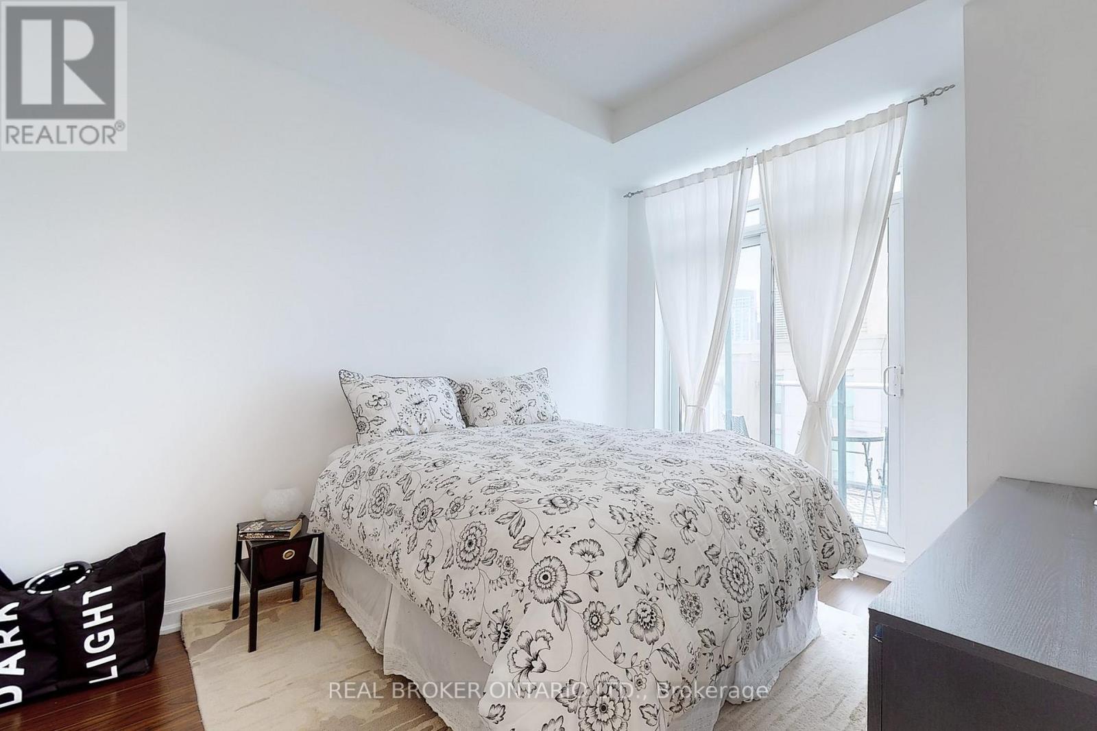 Ph7 - 2087 Lake Shore Boulevard W, Toronto, ON - Indoor Photo Showing Bedroom
