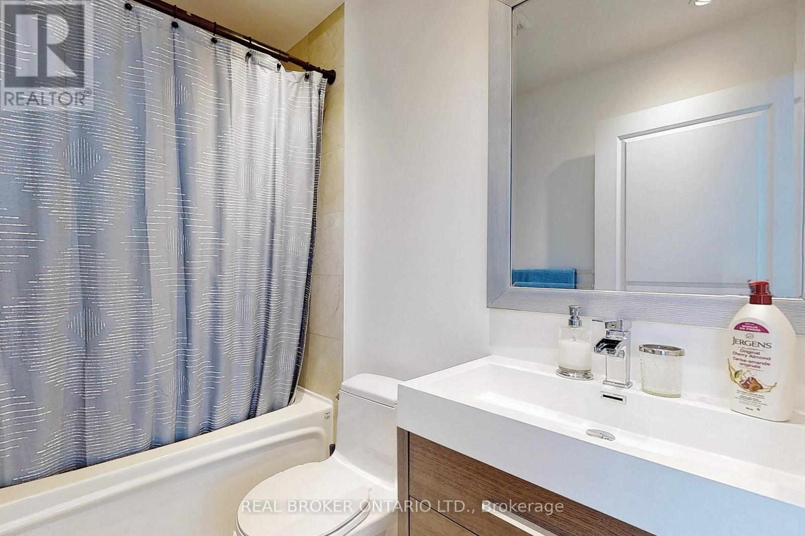 Ph7 - 2087 Lake Shore Boulevard W, Toronto, ON - Indoor Photo Showing Bathroom