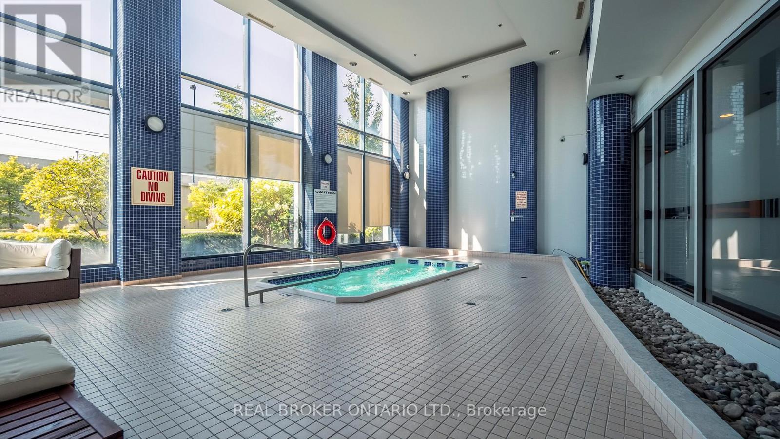 Ph7 - 2087 Lake Shore Boulevard W, Toronto, ON - Indoor Photo Showing Other Room