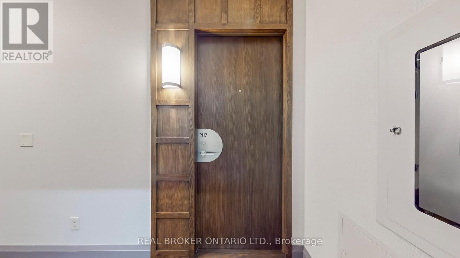 Ph7 - 2087 Lake Shore Boulevard W, Toronto, ON - Indoor