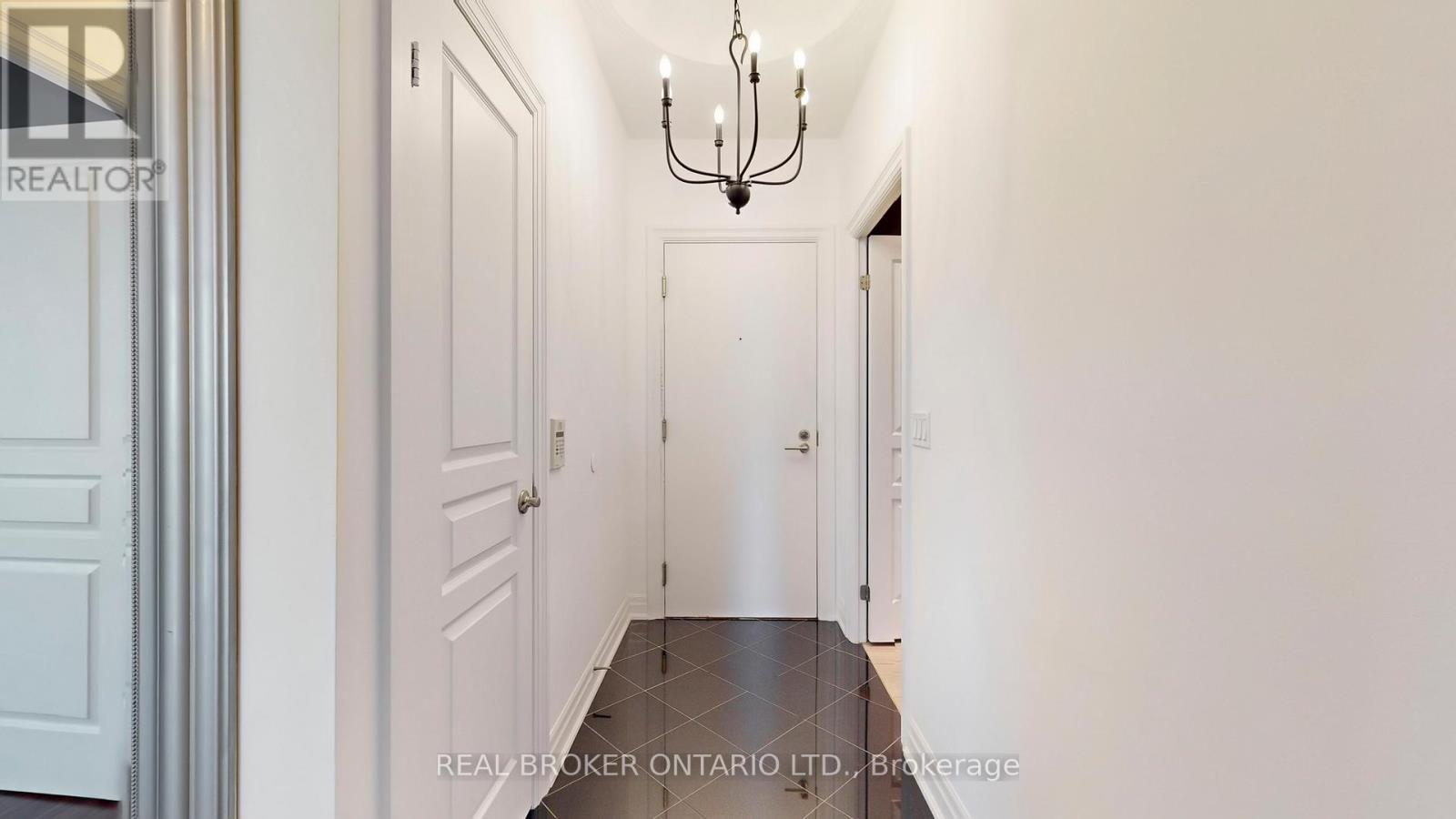 Ph7 - 2087 Lake Shore Boulevard W, Toronto, ON - Indoor Photo Showing Other Room