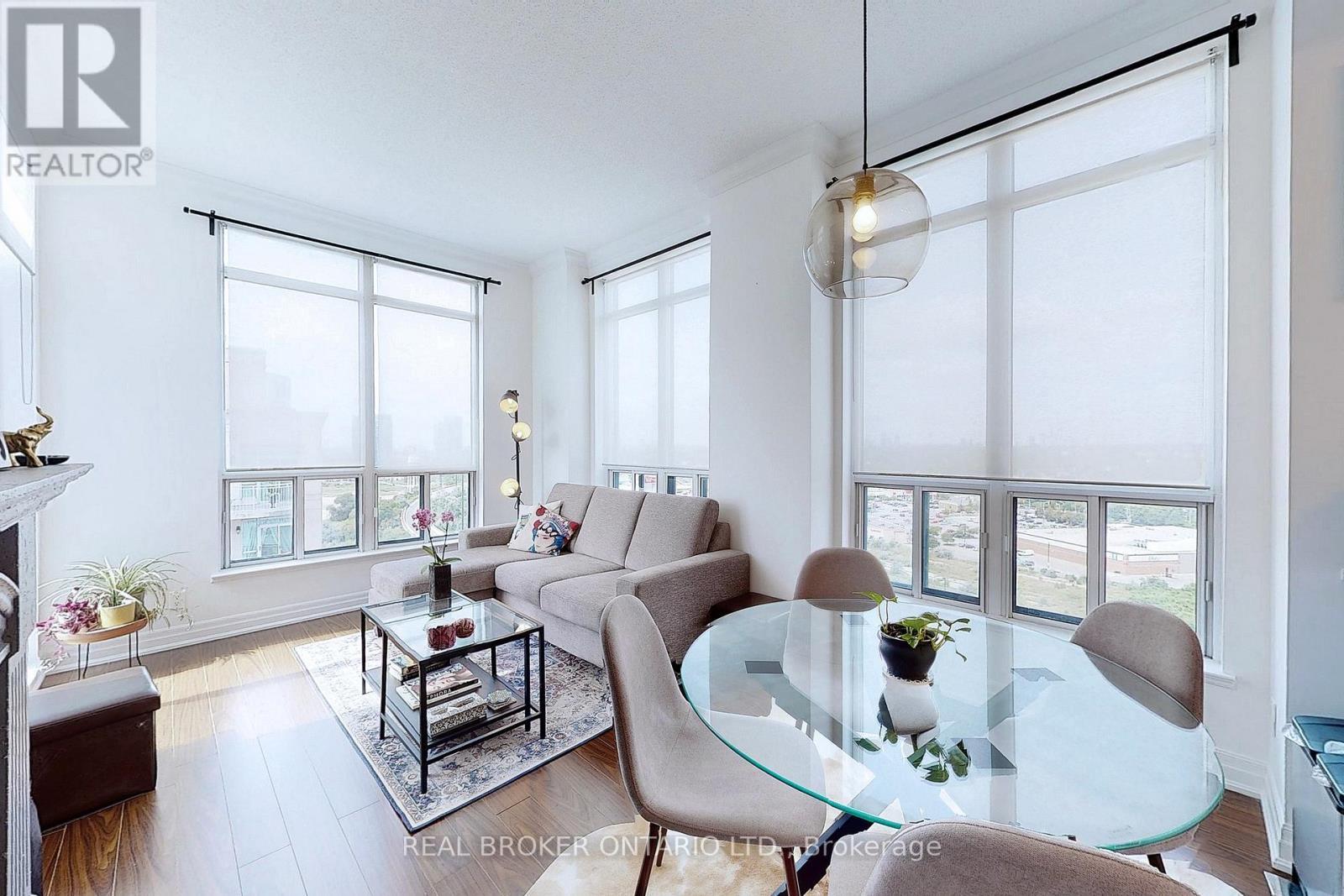 Ph7 - 2087 Lake Shore Boulevard W, Toronto, ON - Indoor Photo Showing Living Room