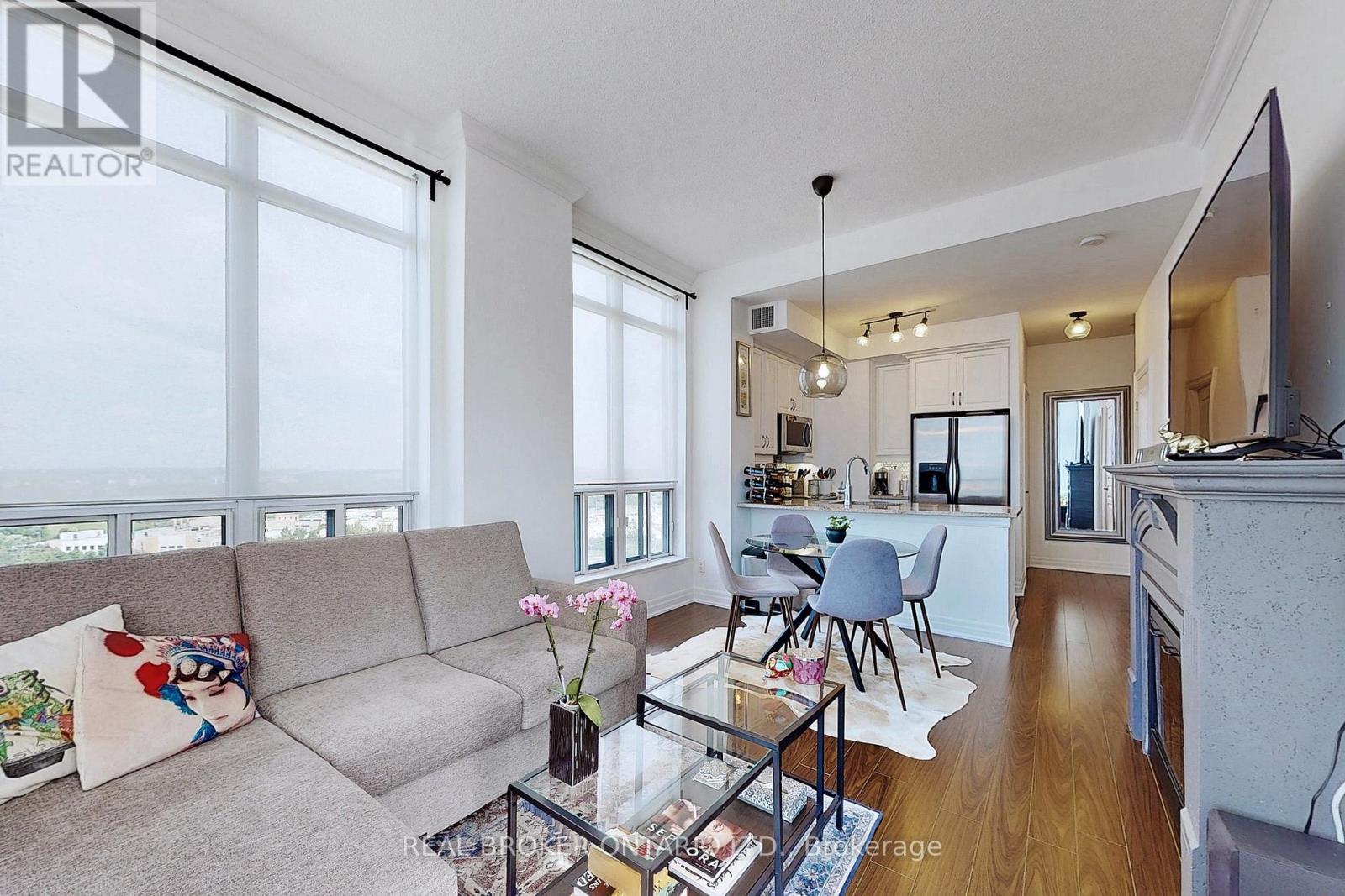 Ph7 - 2087 Lake Shore Boulevard W, Toronto, ON - Indoor