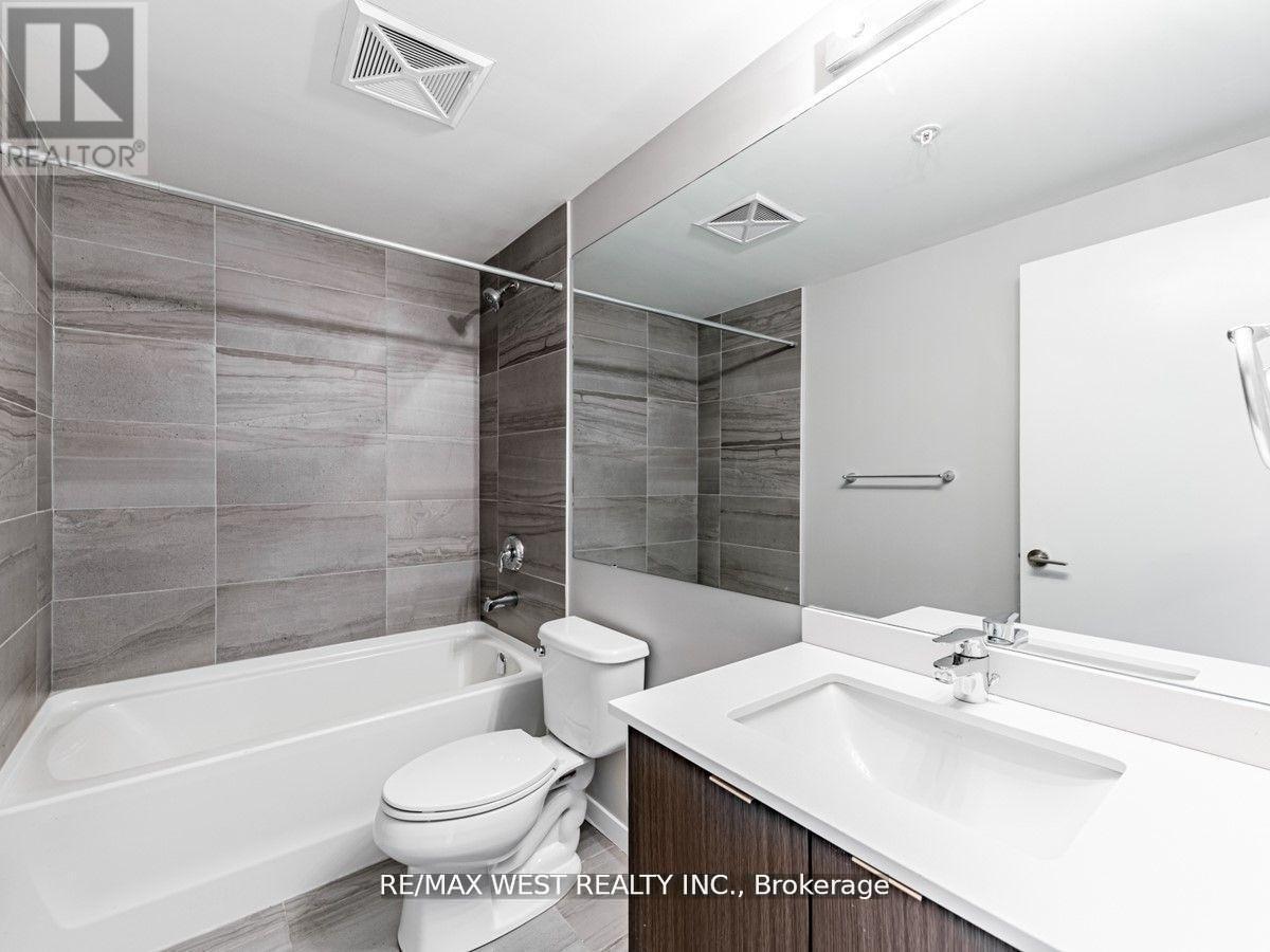 305 - 3237 Bayview Avenue, Toronto, ON - Indoor Photo Showing Bathroom