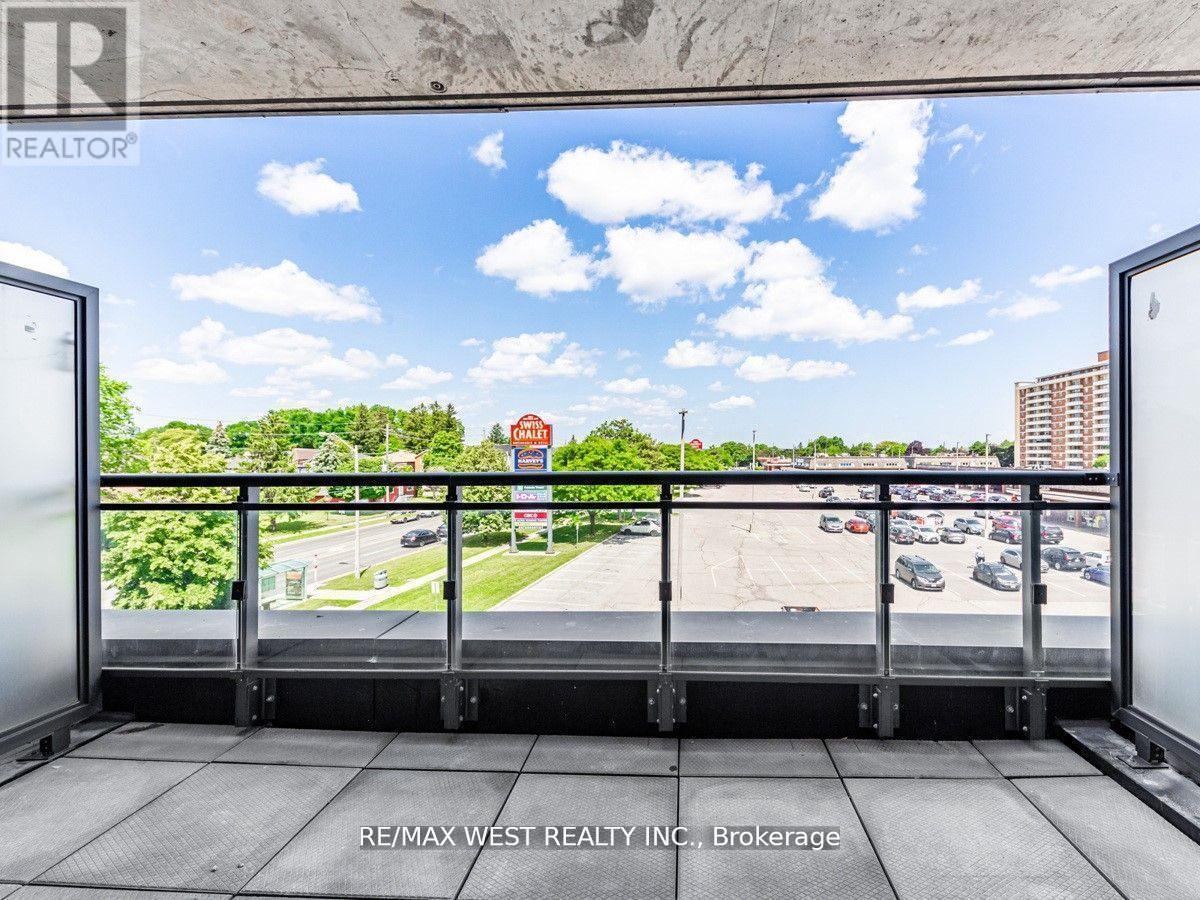 305 - 3237 Bayview Avenue, Toronto, ON - Outdoor