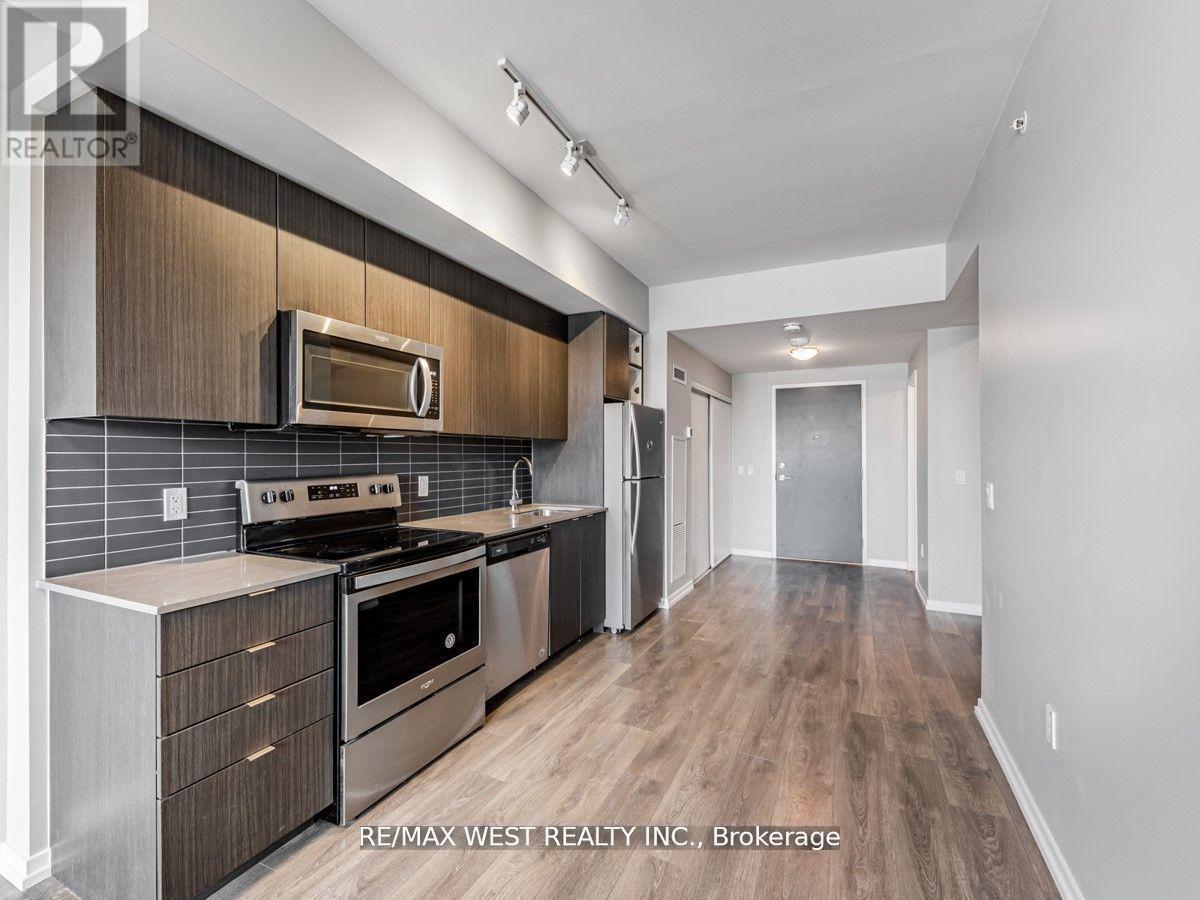305 - 3237 Bayview Avenue, Toronto, ON - Indoor Photo Showing Kitchen