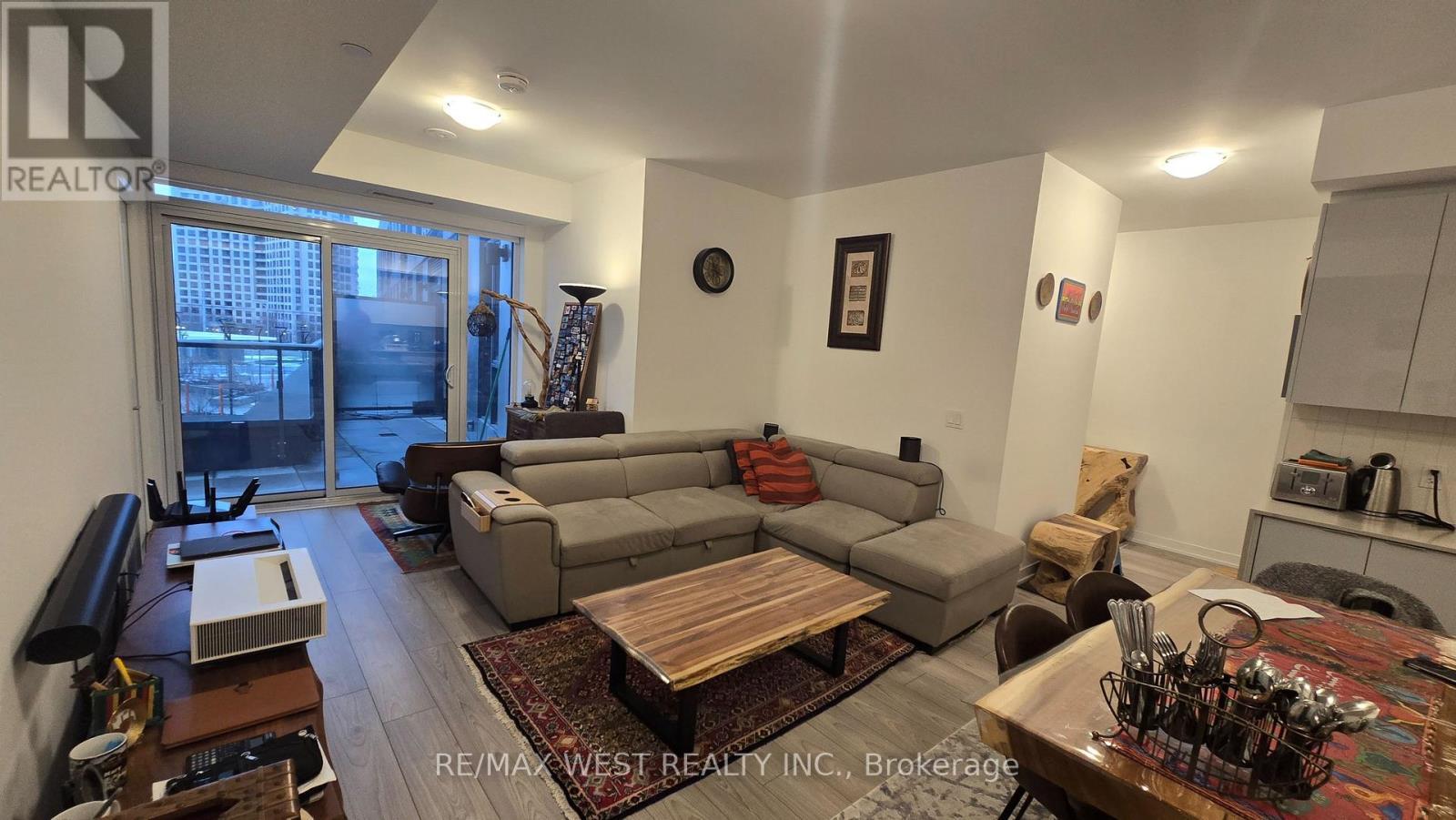 328 - 474 Caldari Road, Vaughan, ON - Indoor Photo Showing Living Room
