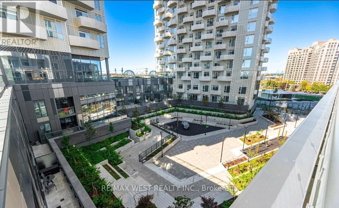 328 - 474 Caldari Road, Vaughan, ON - Outdoor