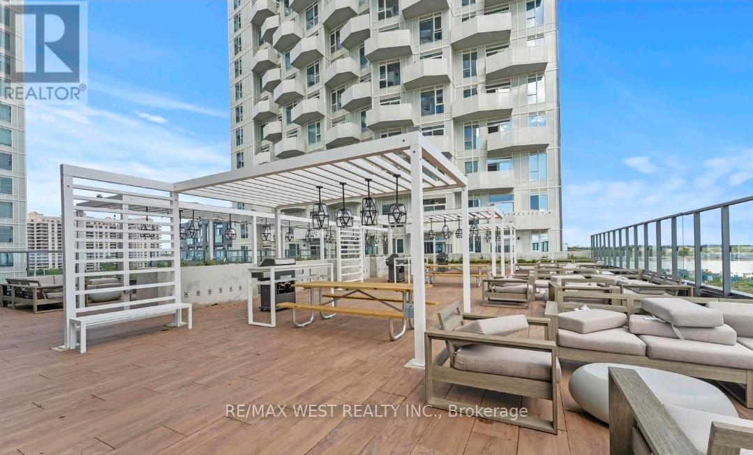 328 - 474 Caldari Road, Vaughan, ON - Outdoor