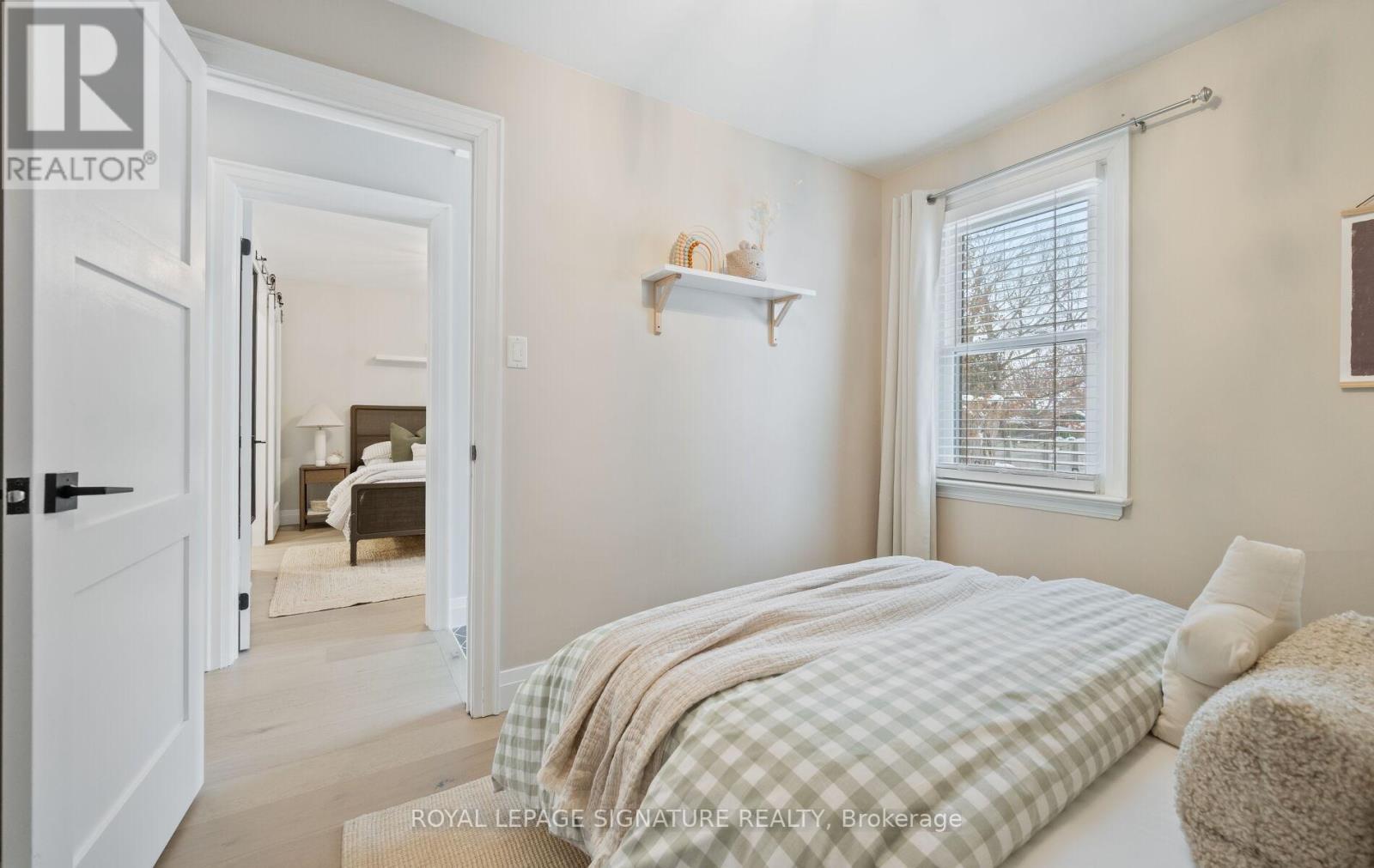 122 Queen Street, Barrie, ON - Indoor Photo Showing Bedroom