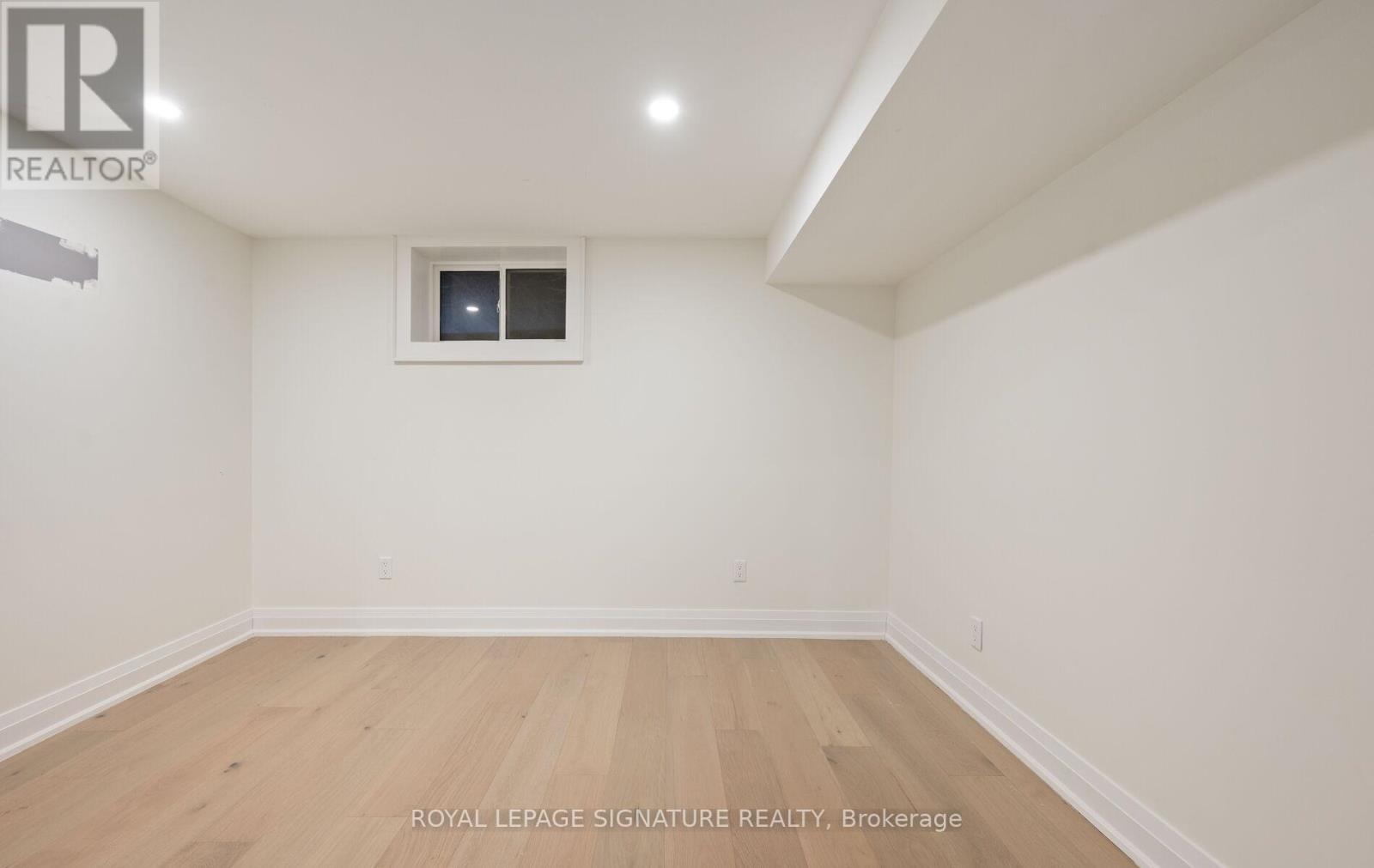 122 Queen Street, Barrie, ON - Indoor Photo Showing Other Room