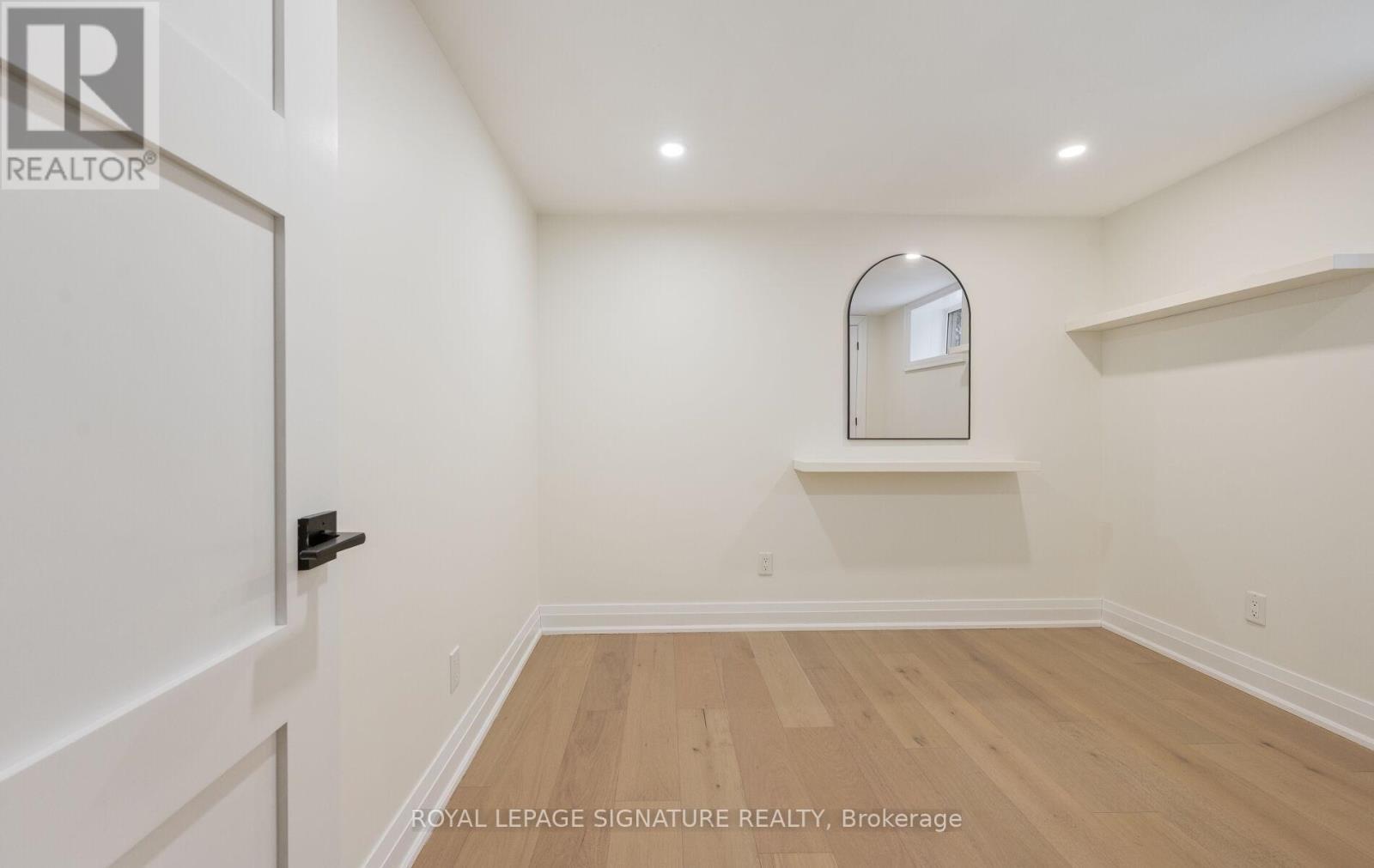 122 Queen Street, Barrie, ON - Indoor Photo Showing Other Room