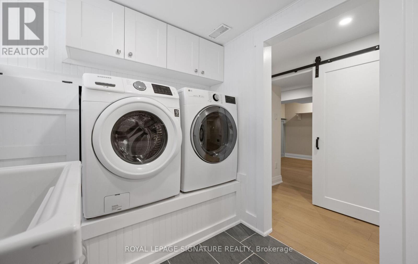 122 Queen Street, Barrie, ON - Indoor Photo Showing Laundry Room