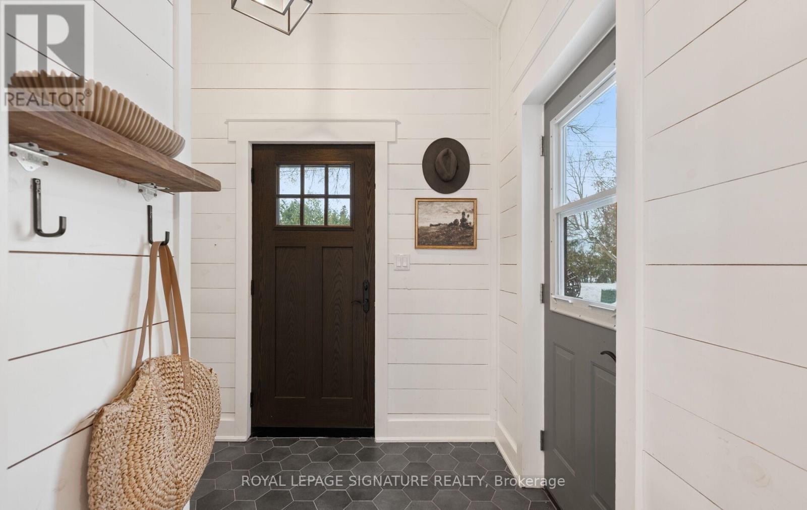 122 Queen Street, Barrie, ON - Indoor Photo Showing Other Room