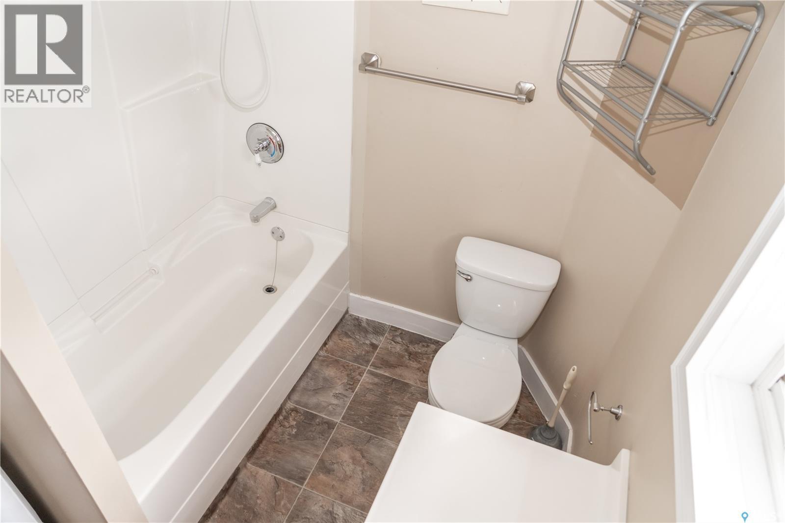 409 29Th Street W, Saskatoon, SK - Indoor Photo Showing Bathroom