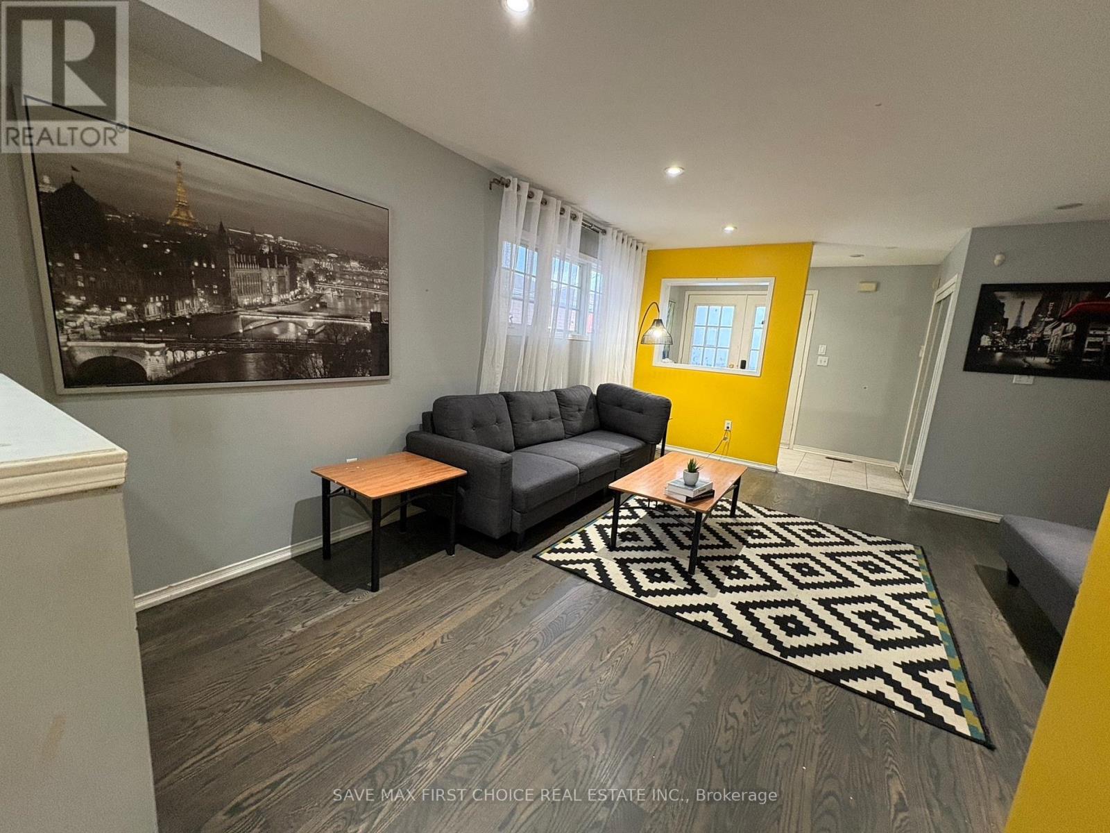 3395 Scotch Pine Gate, Mississauga, ON - Indoor Photo Showing Living Room
