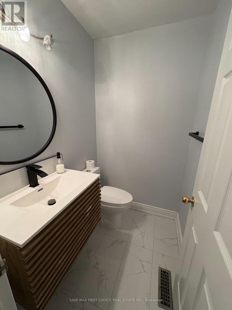 3395 Scotch Pine Gate, Mississauga, ON - Indoor Photo Showing Bathroom