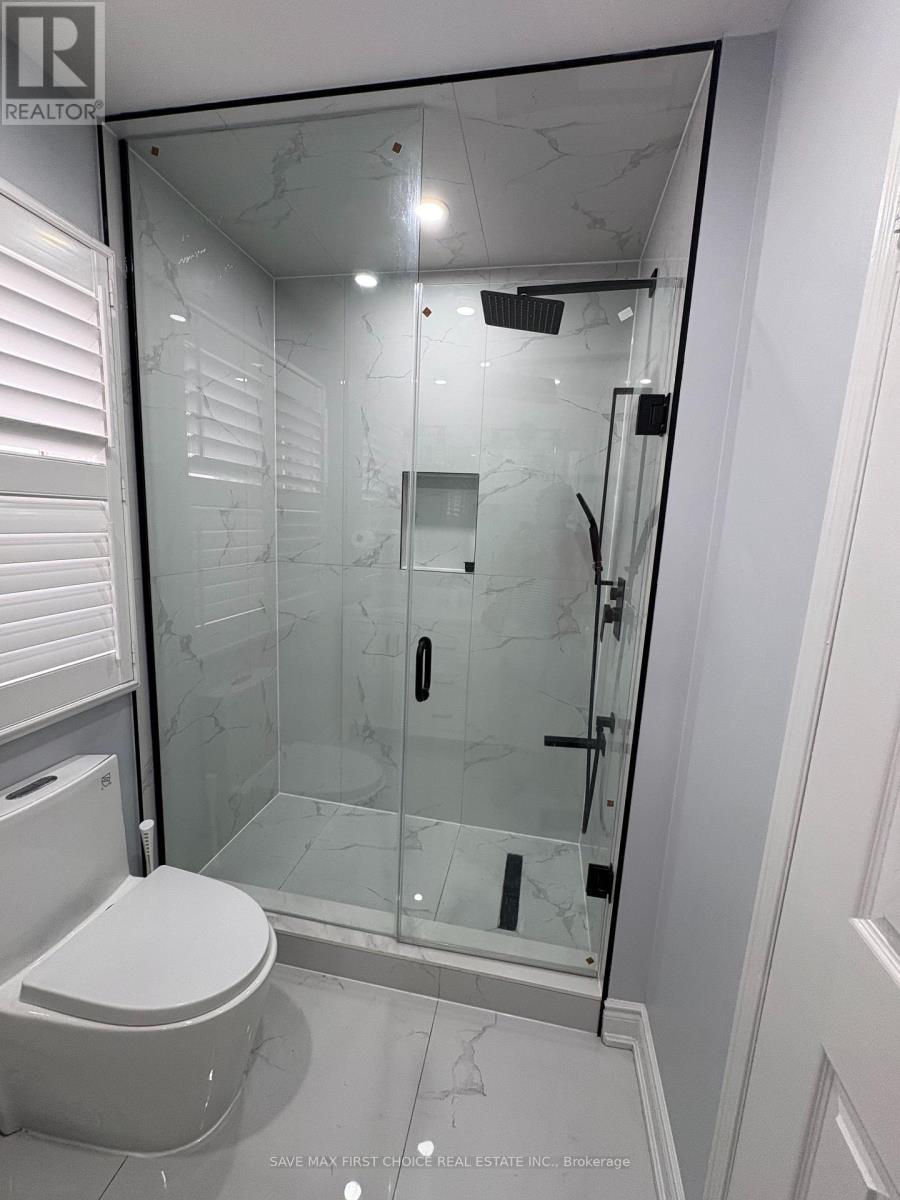 3395 Scotch Pine Gate, Mississauga, ON - Indoor Photo Showing Bathroom